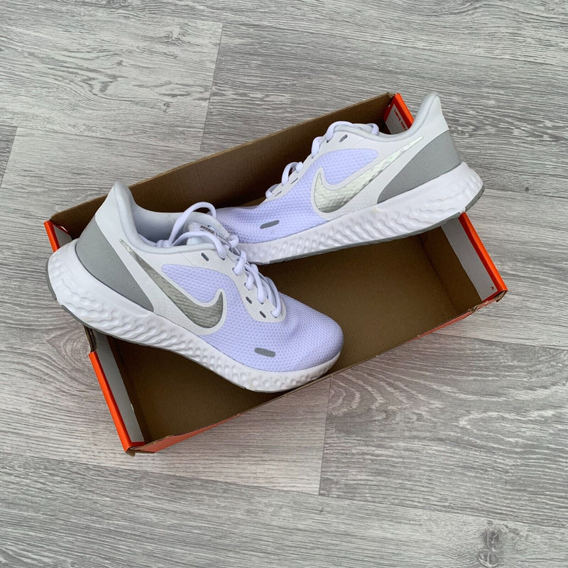 Nike Revolution 5 Womens Trainers - White/Wolf Grey [BQ3207-100]